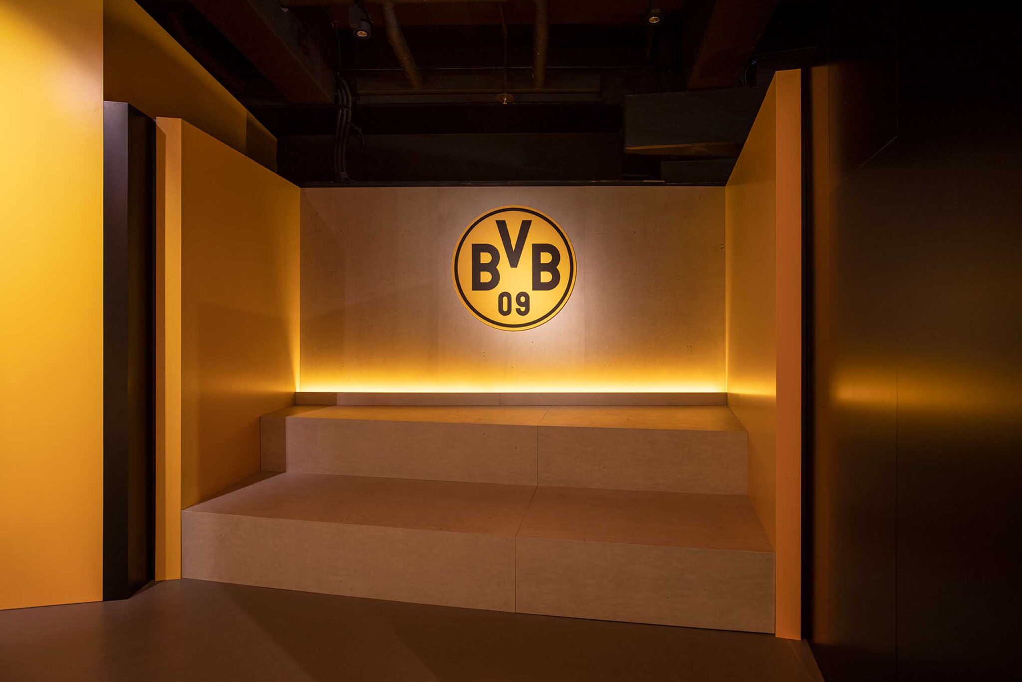 BVB_Borusseum_Museum_Innenausbau_14 BVB Borusseum - Borussia Museum Dortmund Sitzpodest