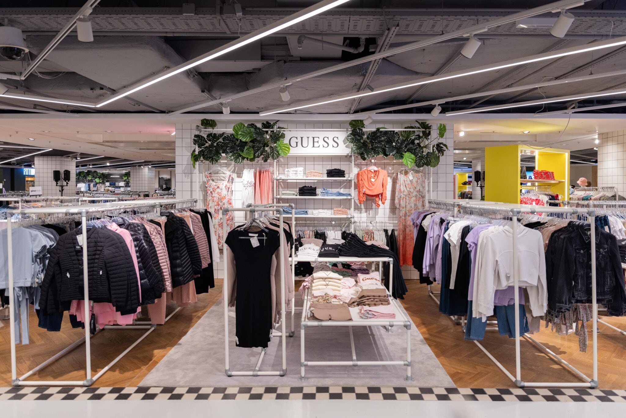 Peek & Cloppenburg - Filiale Wien - Label Guess