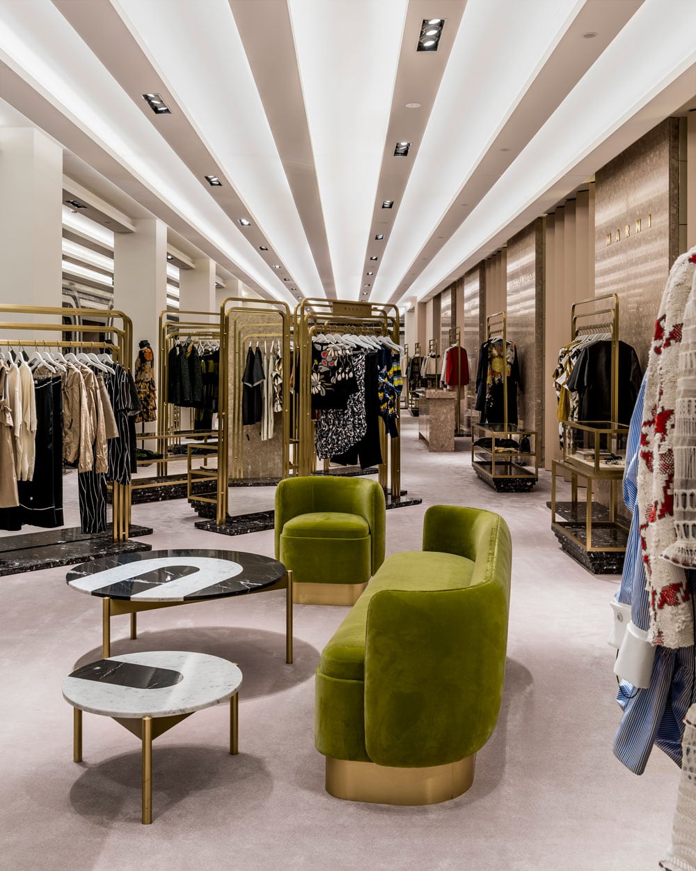 Ladenbau | Shop Fitting KaDeWe Berlin - Women's Designer Department 7 Ladenbau Körling Interiors: Shop Fitting im KaDeWe Berlin - Women's Designer Department Wartebereich 2