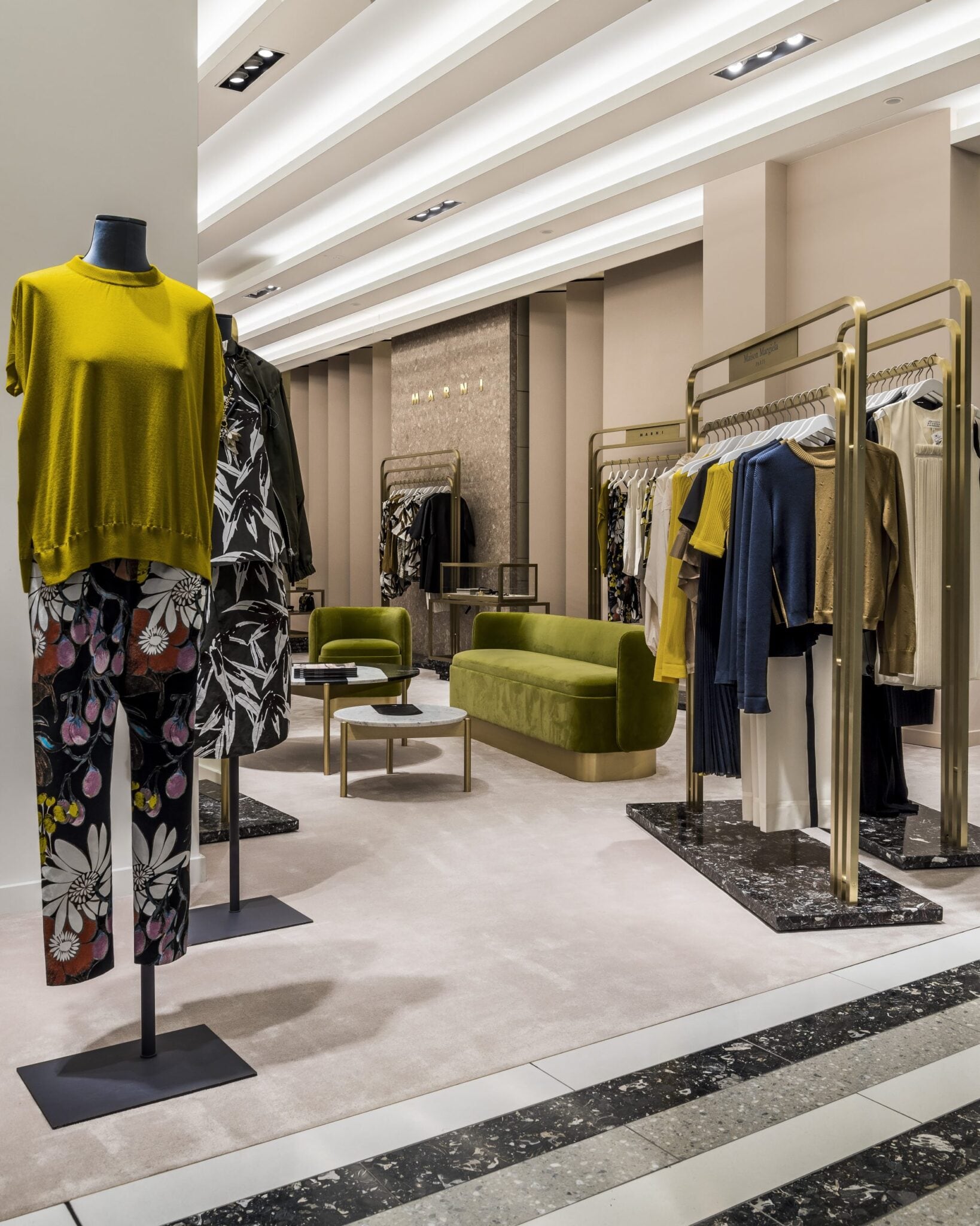 Ladenbau | Shop Fitting KaDeWe Berlin - Women's Designer Department 1 Ladenbau Körling Interiors: Shop Fitting im KaDeWe Berlin - Women's Designer Department Flooransicht