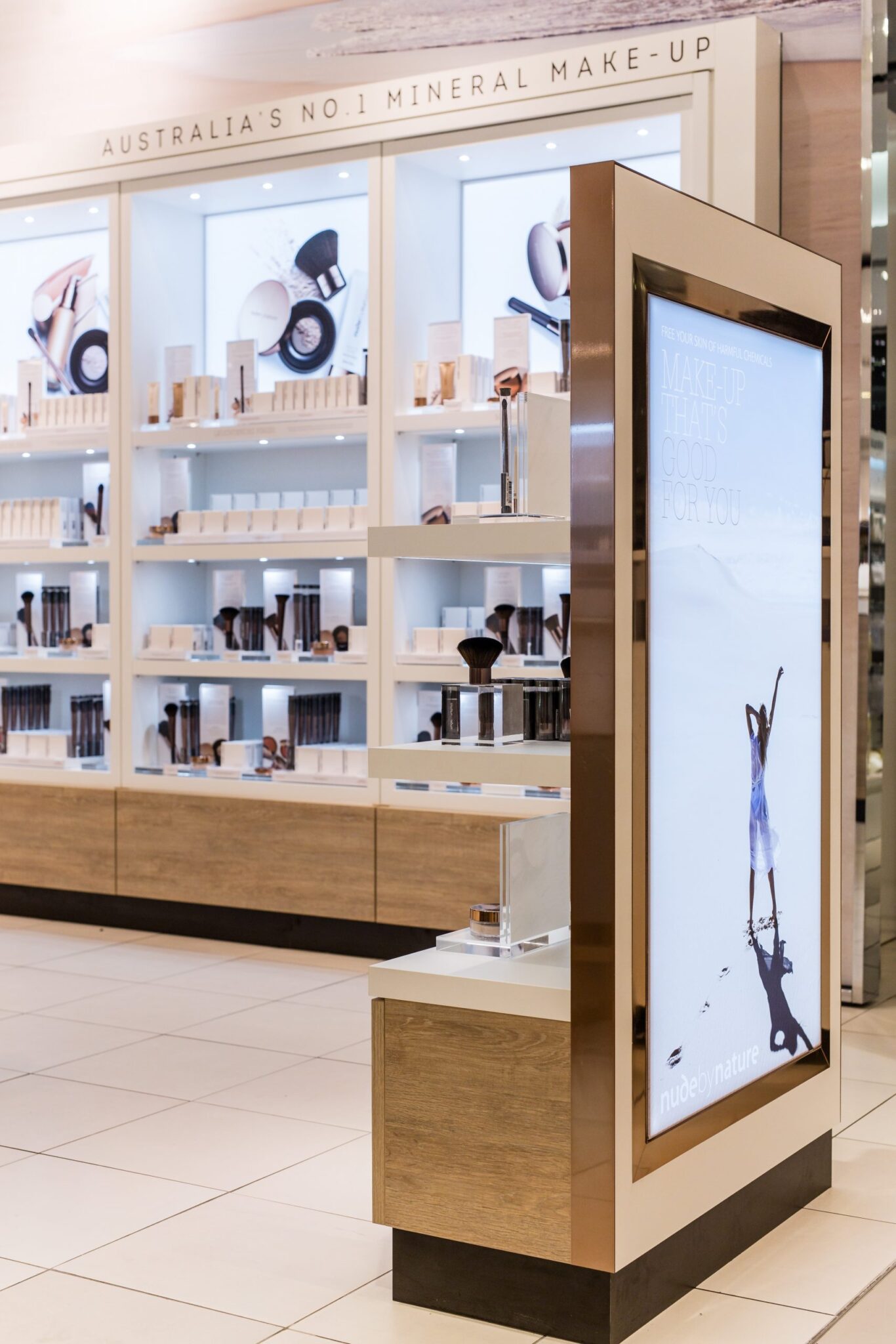 Körling Interiors Storefitting Luxury nude by nature display wall