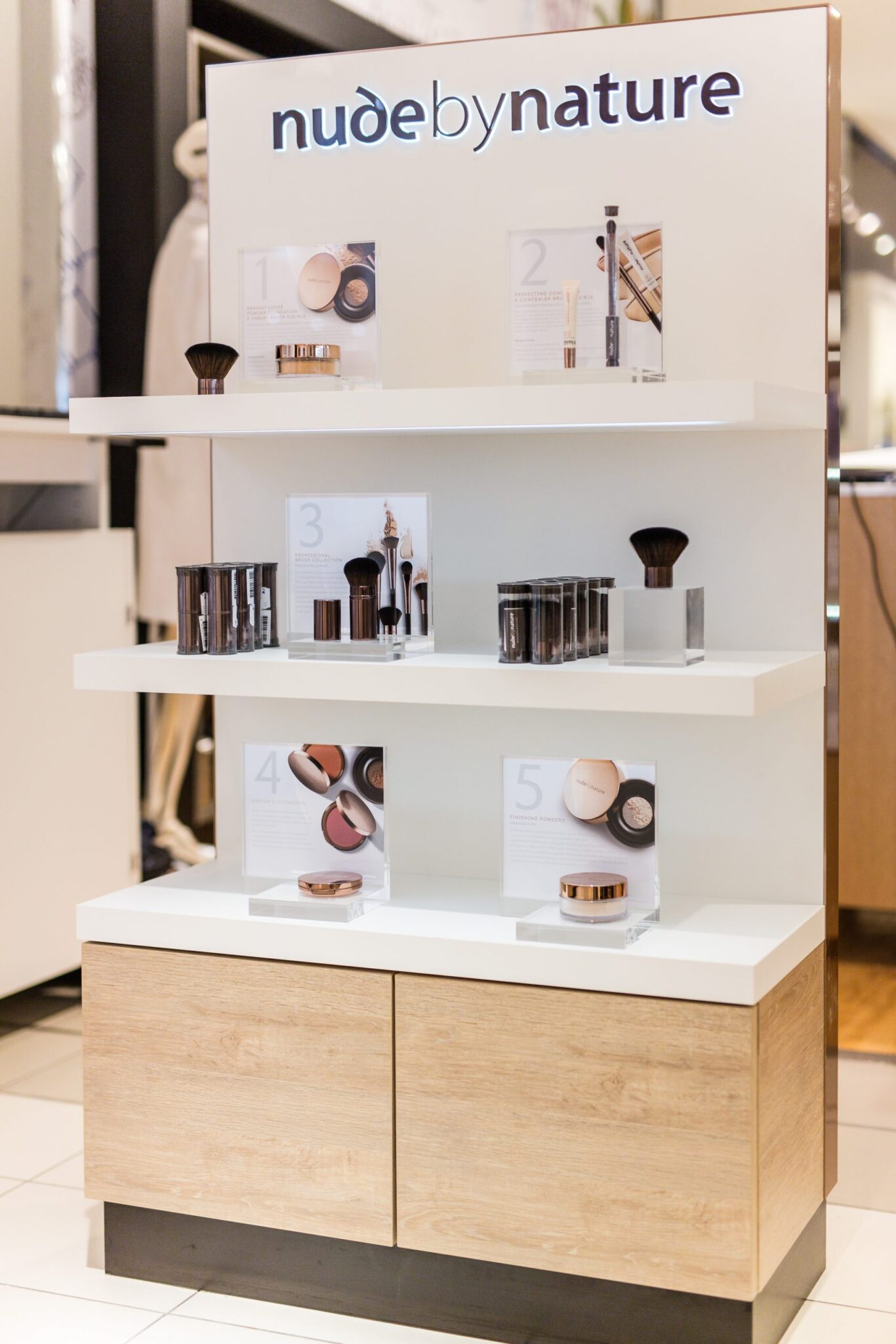 Körling Interiors Storefitting Luxury nude by nature 2