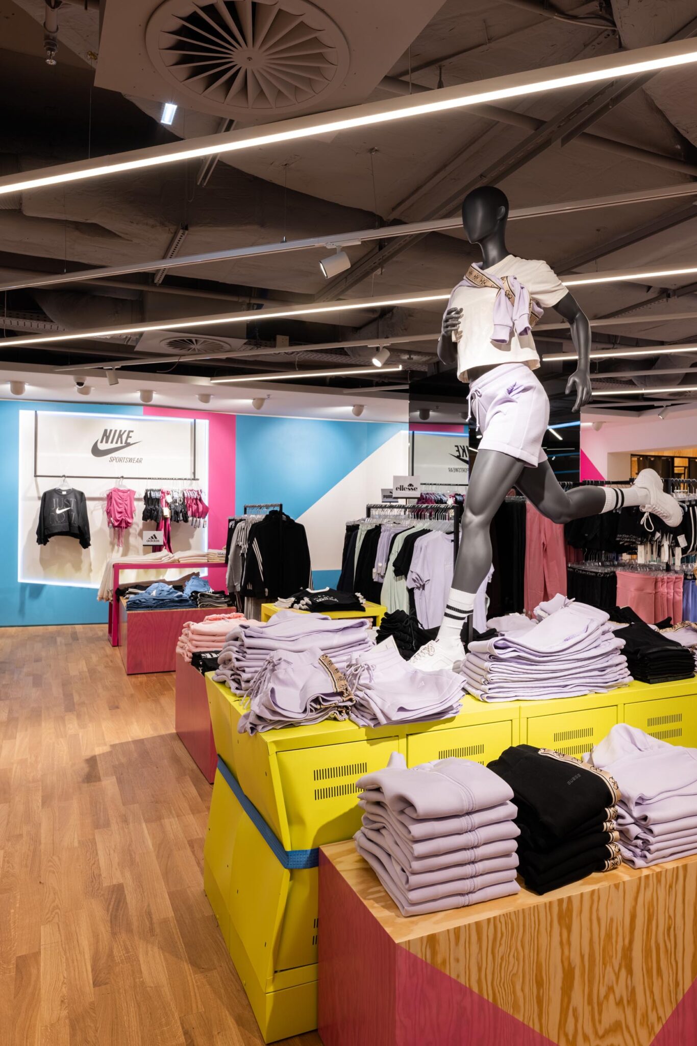 P&C_Ladenbau_Shop Fitting_Wien_7 Peek & Cloppenburg - Filiale Wien - Sportabteilung 1