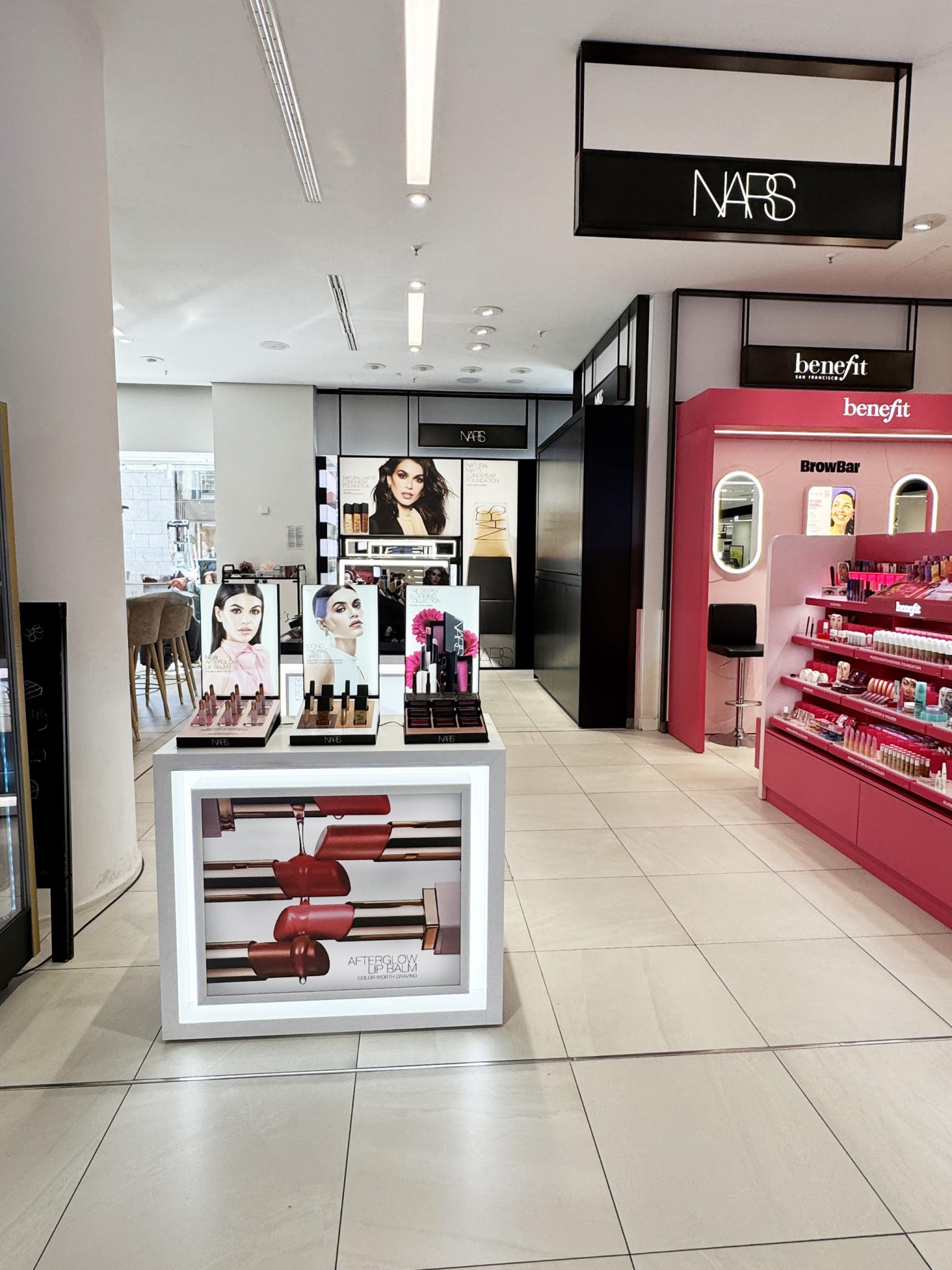 NARS Verkaufsfläche bei GALERIA Düsseldorf - Körling Interiors