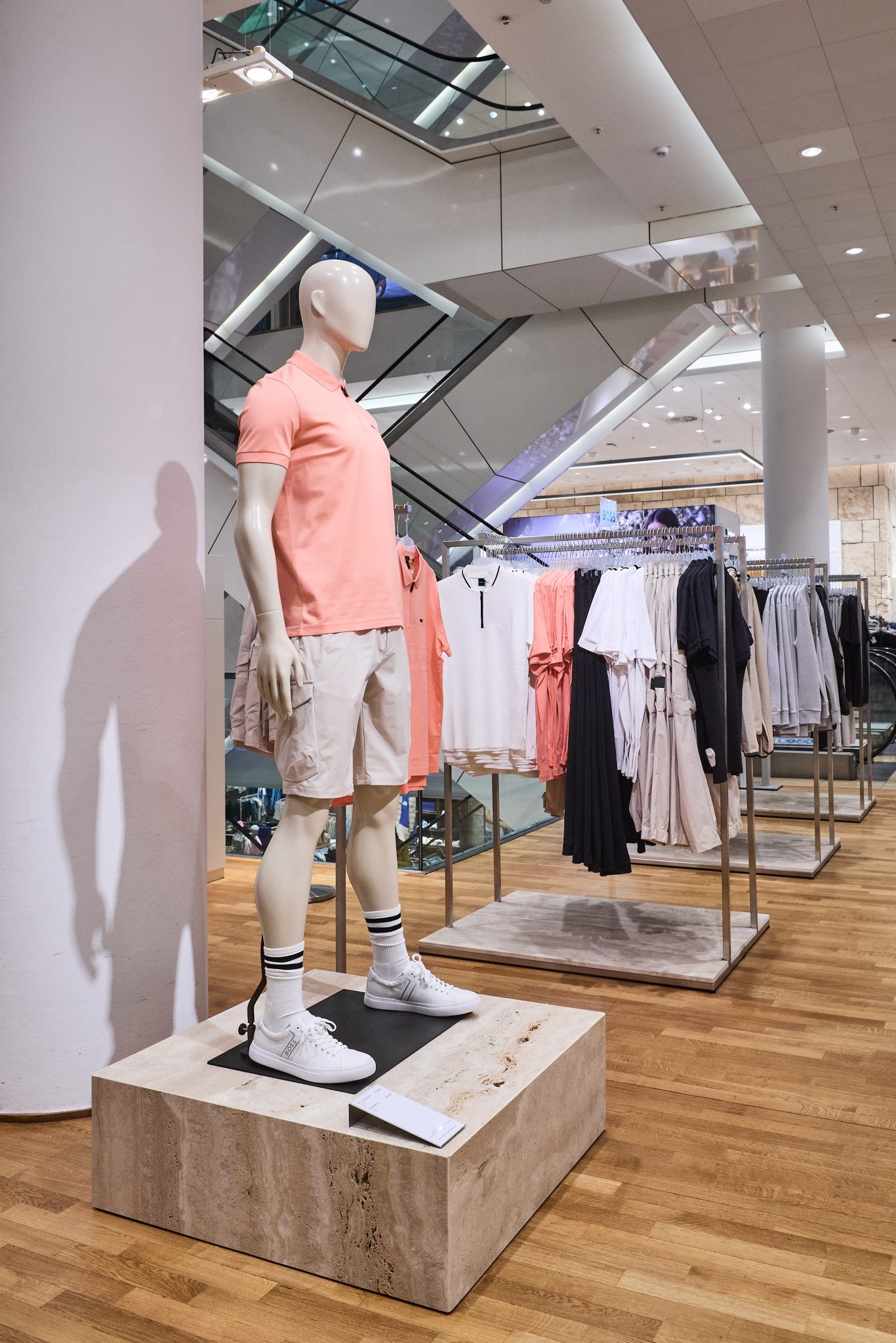 Peek&CloppenburgB.V.&Co.KG_Düsseldorf_Retail_KörlingInteriors_SNEAKER_WALL
